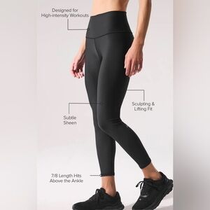 NWT ALO Yoga 7/8 High Waist Airlift Leggings in size L